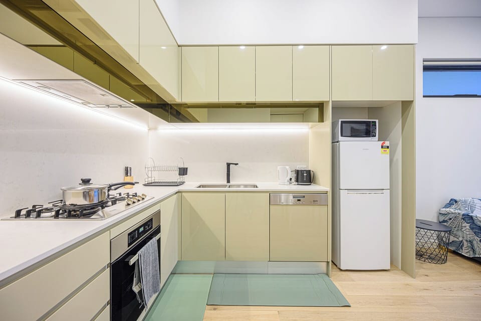 Full kitchen