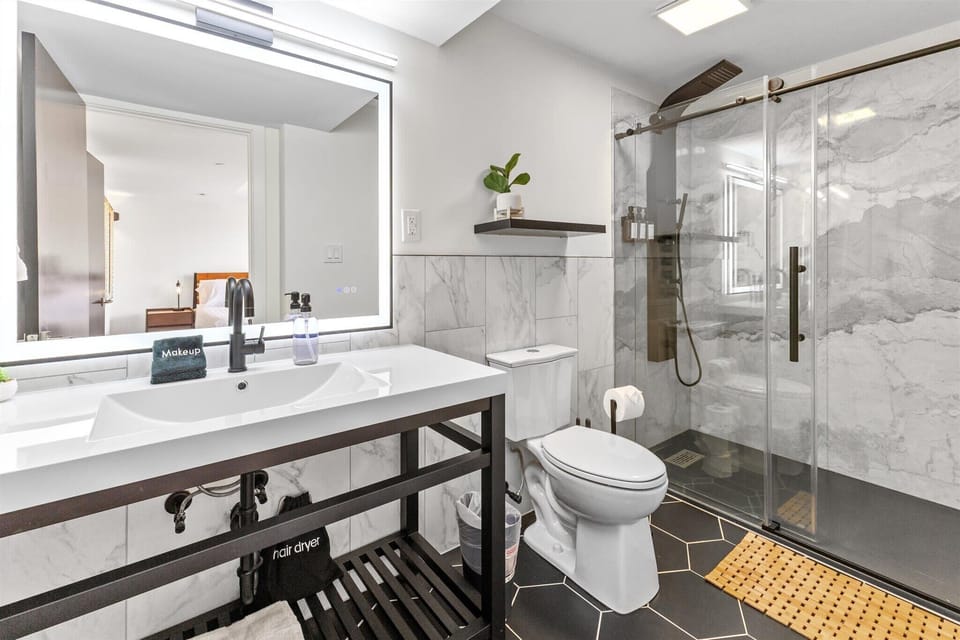 Master Bathroom #600