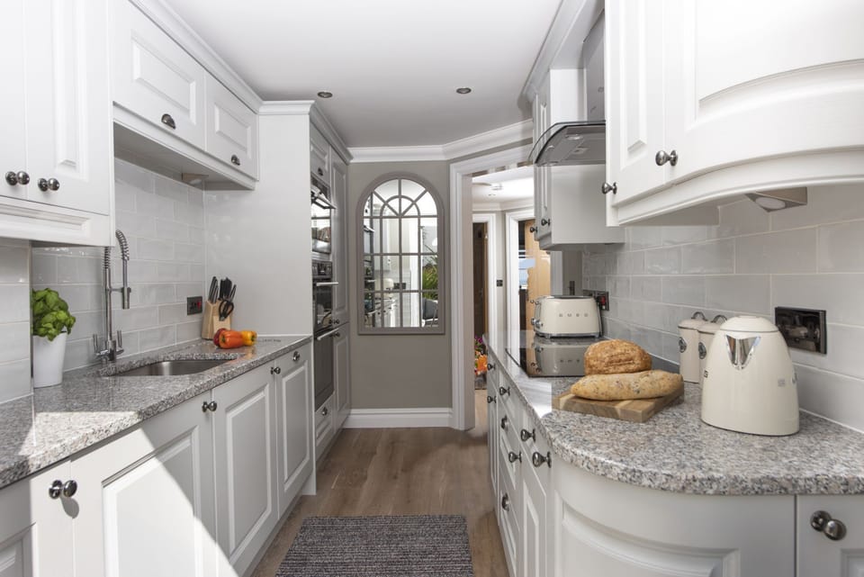 Kitchen with toaster, kettle - Crystal View, Compass Point