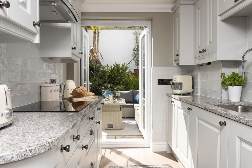 Kitchen with courtyard access - Crystal View, Compass Point