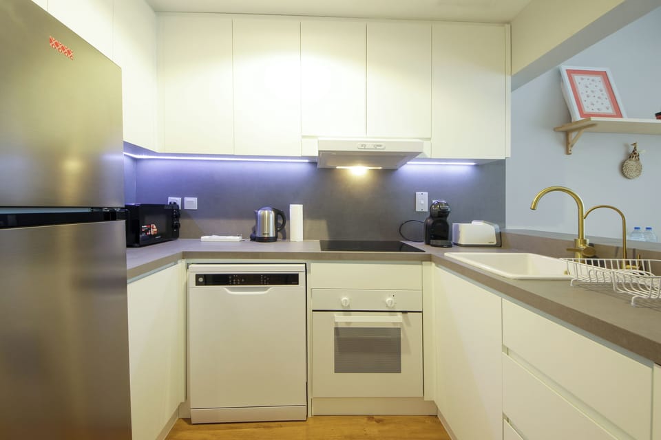 Fully fitted kitchen