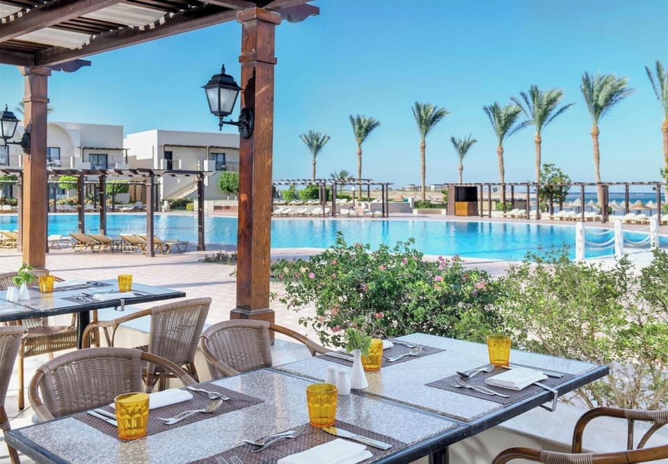 Dine alfresco with fresh breezes and sparkling pool views.