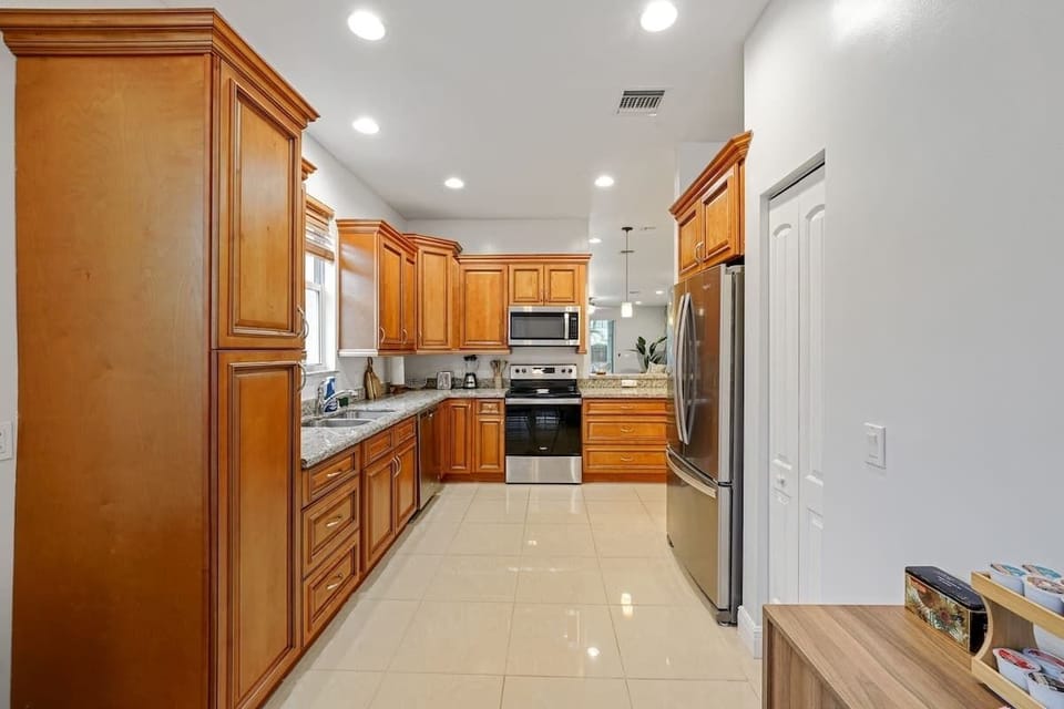 Step into a kitchen that blends style and function — with ample space for cooking, gathering, and creating memories over delicious meals. Whether it’s morning coffee or dinner with friends, this is the heart of the home.