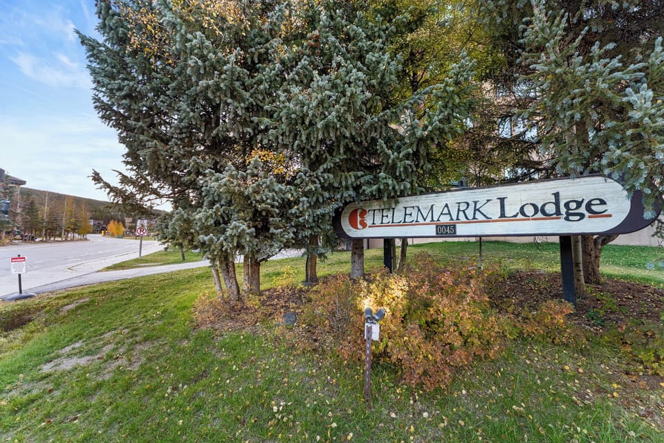 Telemark Lodge exterior.