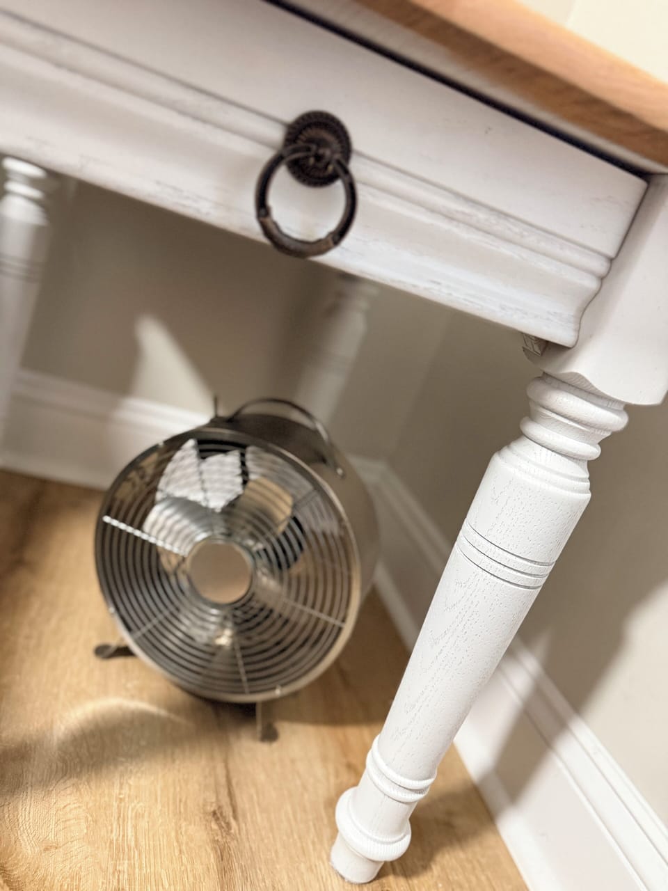 3rd BDRM-2nd Floor Farm end table. Useable fan. Dual heat&cool unit.