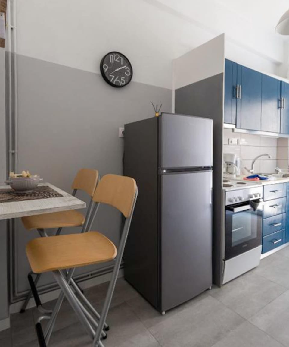 Compact dining area perfect for breakfast, coffee, or remote work.