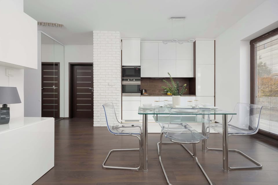 The open layout connecting the kitchen and living room encourages spending time together and easy communication between guests.