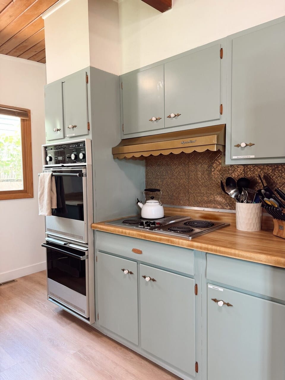 Enjoy the double oven and stove top for quick meals