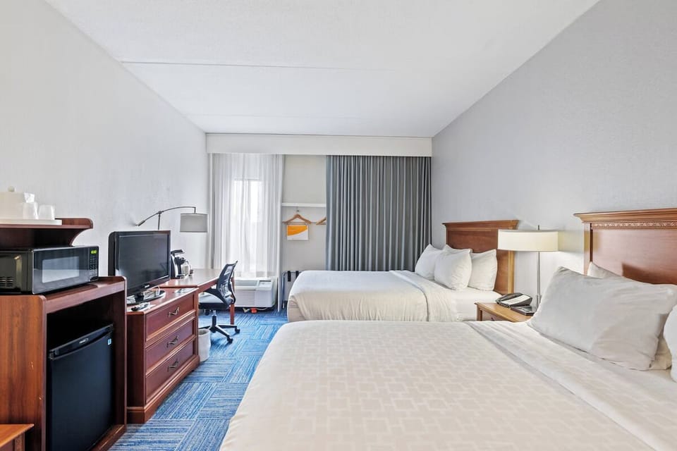 Unwind in a bright double room with handy mini-fridge.