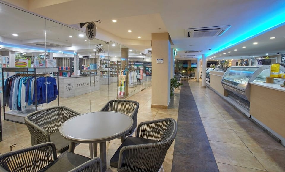 Settle into a casual meal with easy resort convenience.