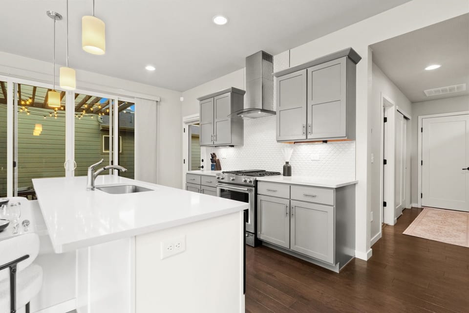 Chef's Kitchen | Fully-equipped with Stainless Steel Appliances