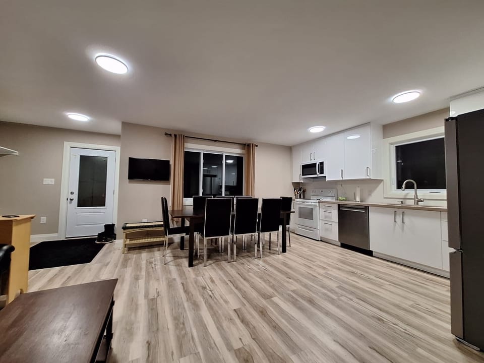 Dining/Kitchen