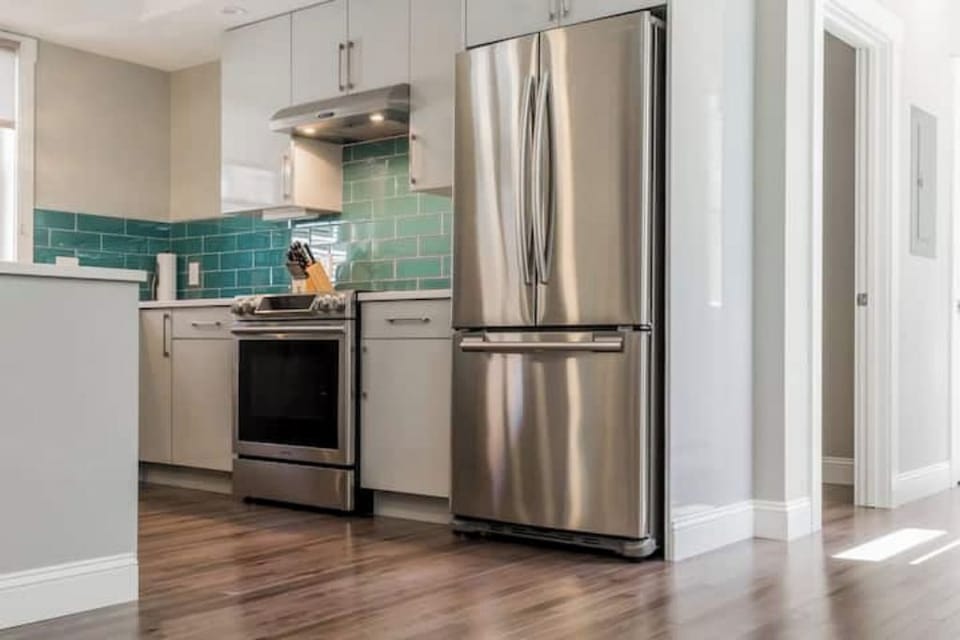 Kitchen: Modern design with sleek appliances and vibrant tile