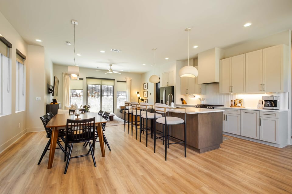 Open concept living / dining area
