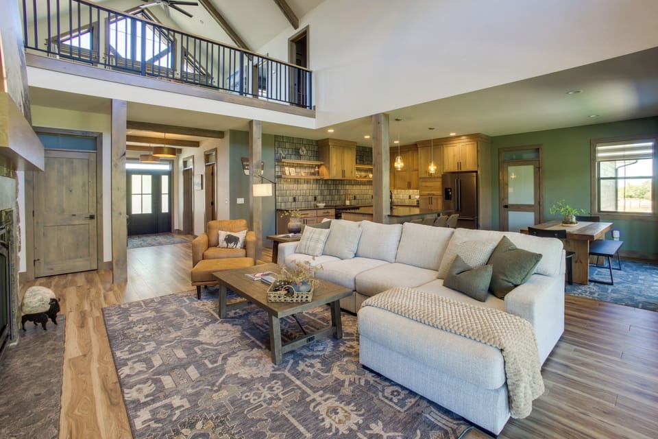 Living Room | 1st Floor | Smart TV | Fireplace | Free WiFi | Central Heat & A/C