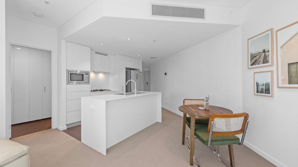 Kitchen/Dining Area