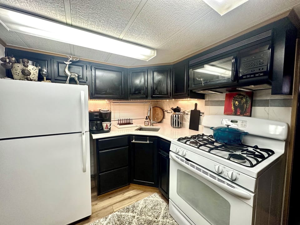 Kitchen has everything!