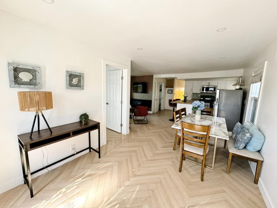 Entrance and Dining area