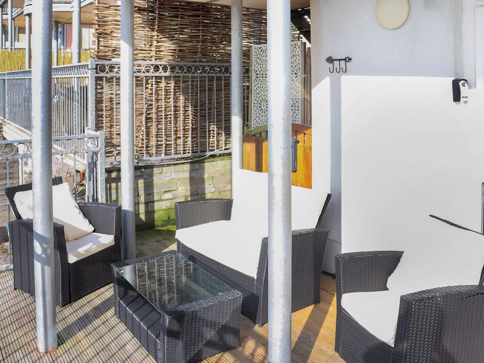 Sitting-out-area | The Lookout, Pendine