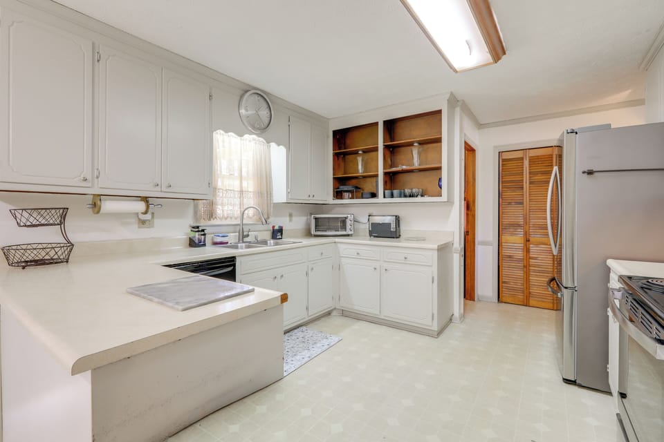 Kitchen | Cooking Basics | Drip Coffee Maker (Coffee Provided)