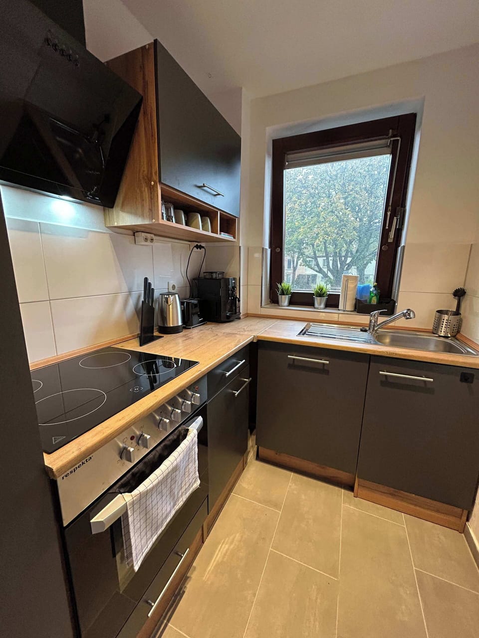 fully equipped kitchen