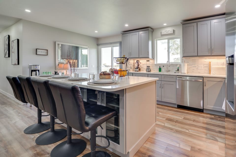 Kitchen | Drip Coffee Maker | Dishwasher | Blender