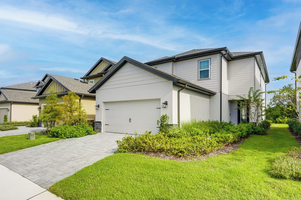 Property Exterior | Driveway (2 Vehicles) | Free Street Parking