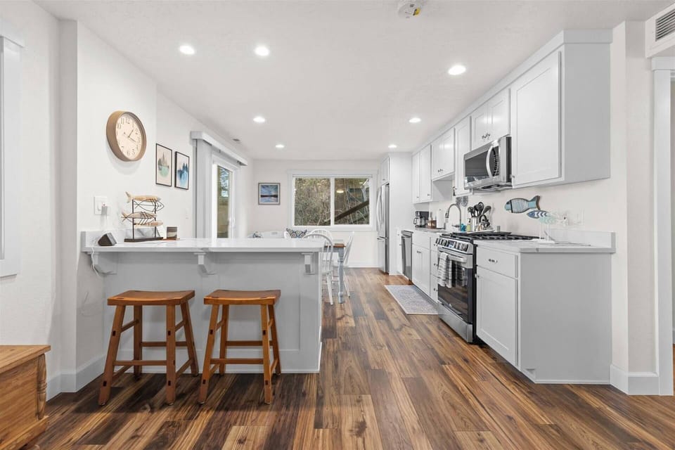 Open layout perfect for entertaining!