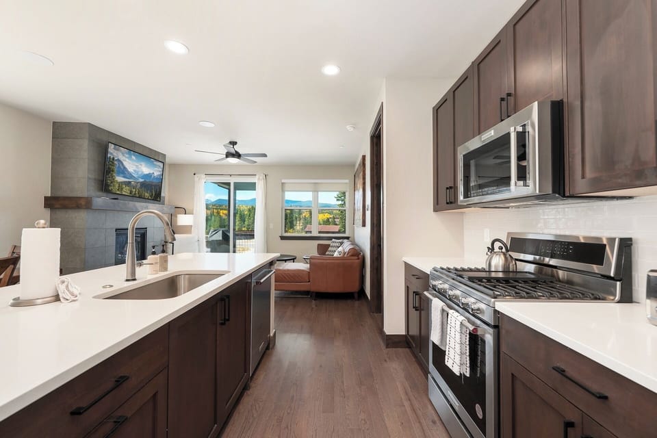 Spacious, fully stocked kitchen