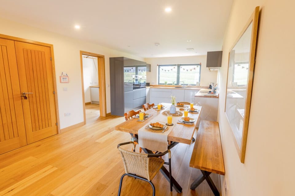 Light and airy kitchen and dining space