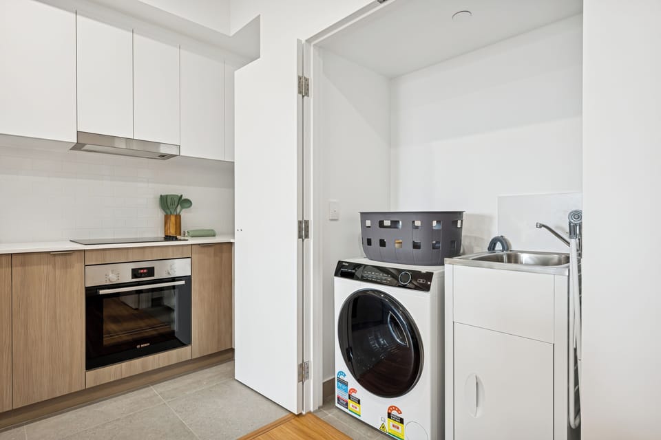 Laundry w Washing/Dryer