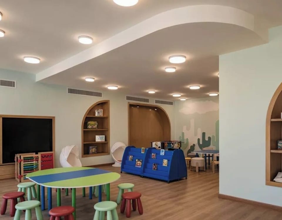 Let little ones play safely in a bright kids’ club.