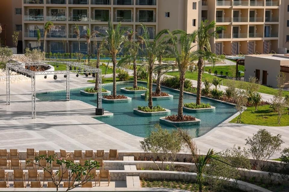 Let kids splash and play safely in the cheerful family zone.