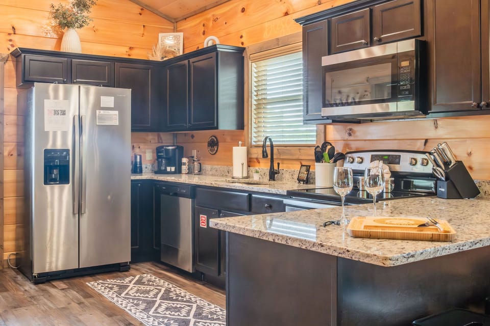 Fully equipped kitchen for dining in the cabin.