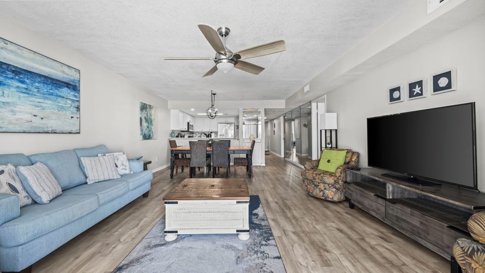 Romar Tower 4D - Living area