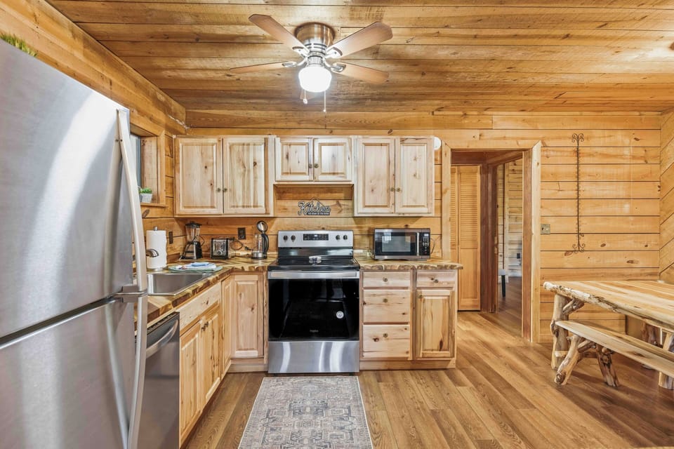 Kitchen with Full Size Appliances