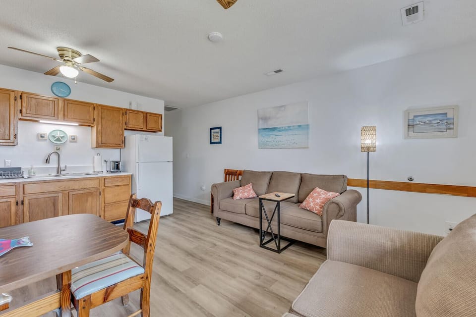 Pelican Perch-Main Living Area