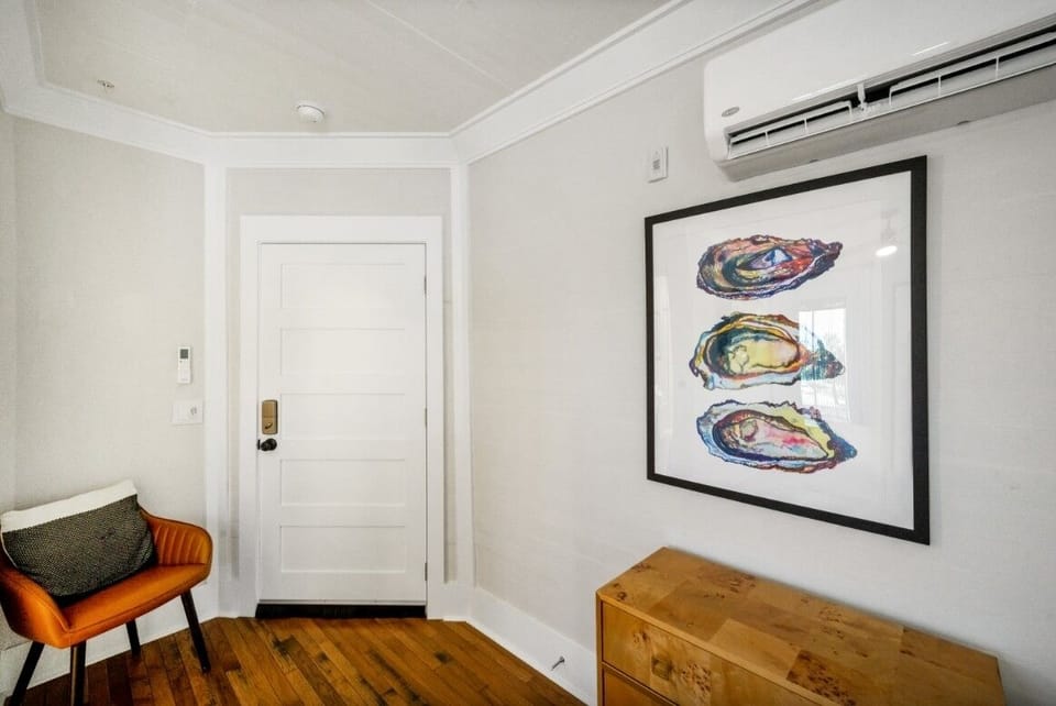 Unit with one king bed