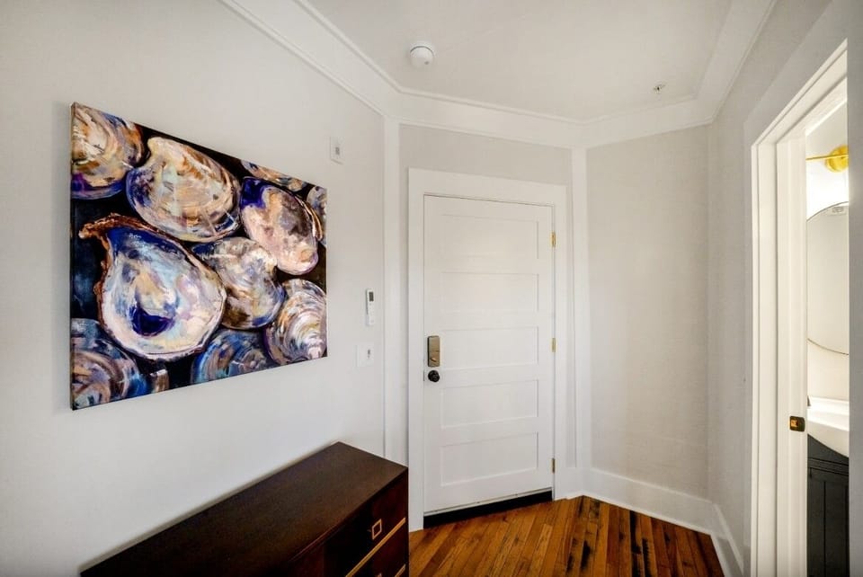 Unit with one king bed