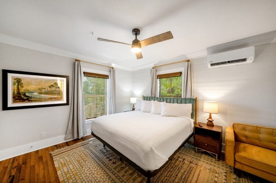 Unit with one king bed