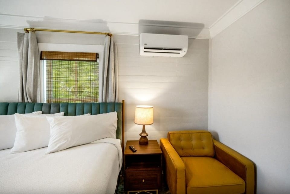 Unit with one king bed