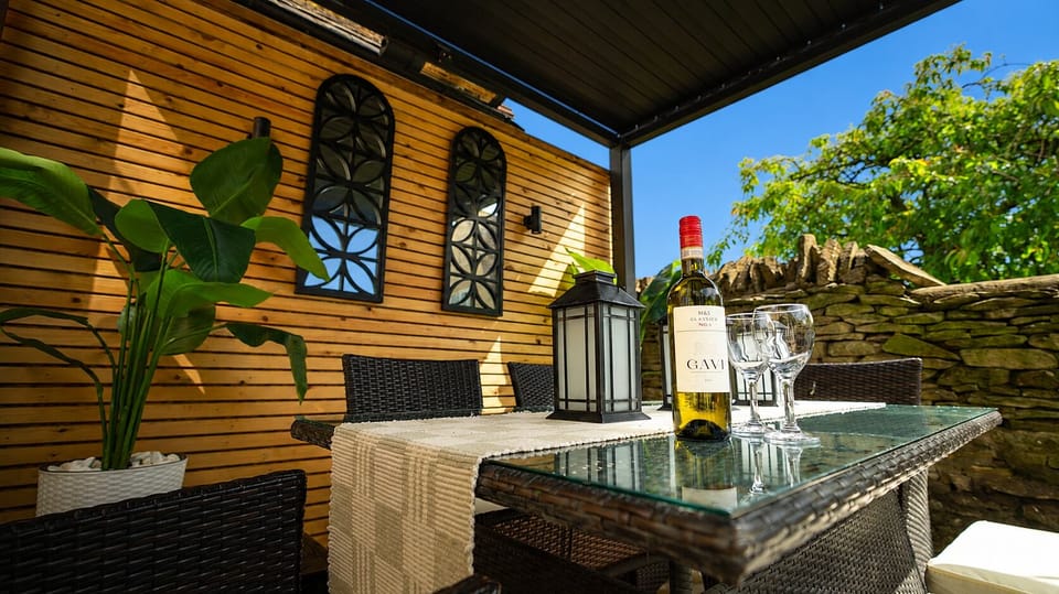 Beautiful garden with outdoor dining 
