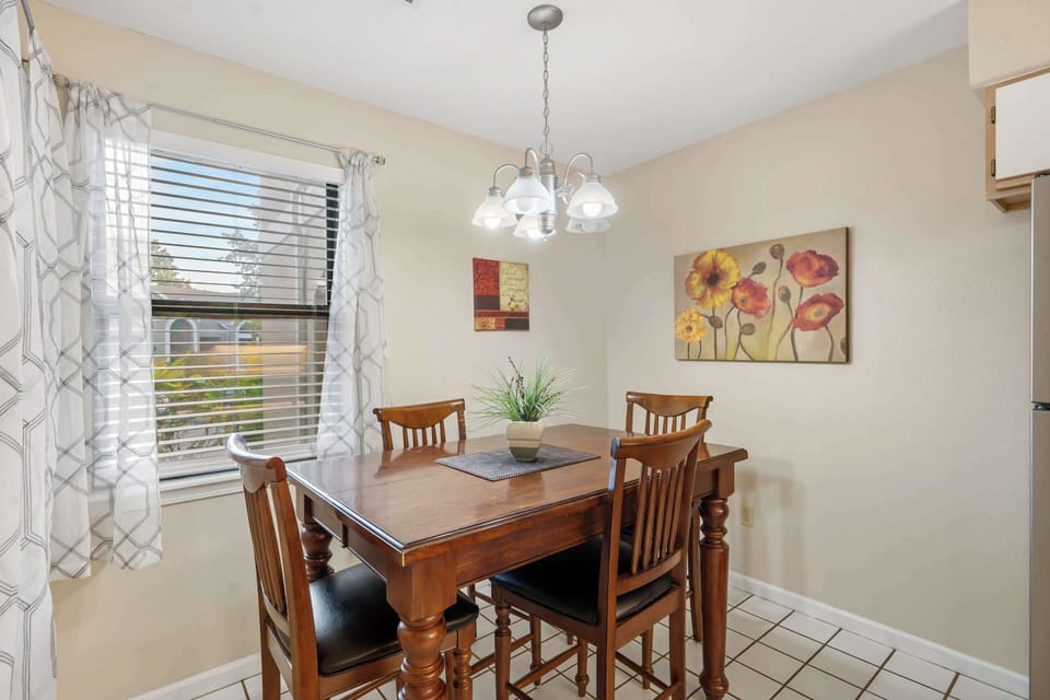 Cozy kitchen dining for 4—eat, chat, and connect 
