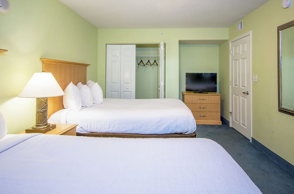 Bedroom with Queen Beds