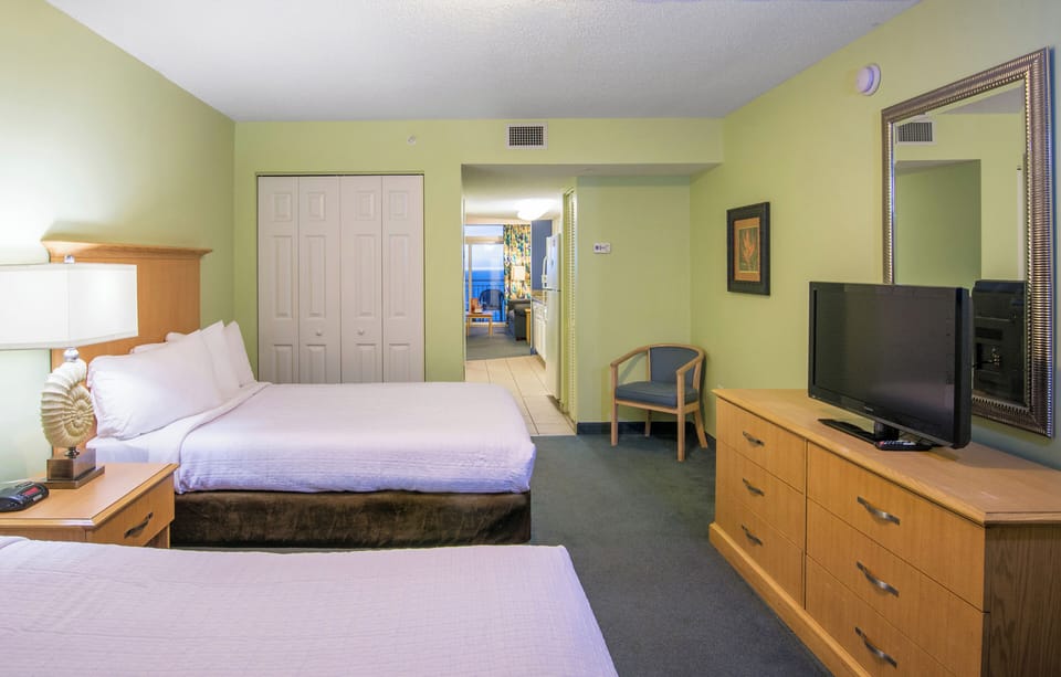 Unit with Queen Beds