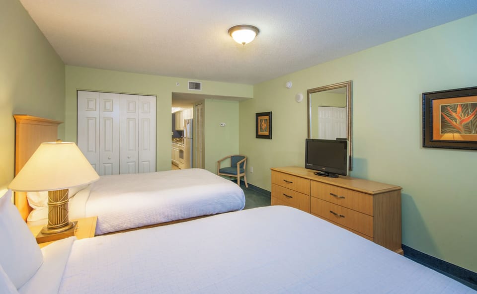 Unit with Queen Beds