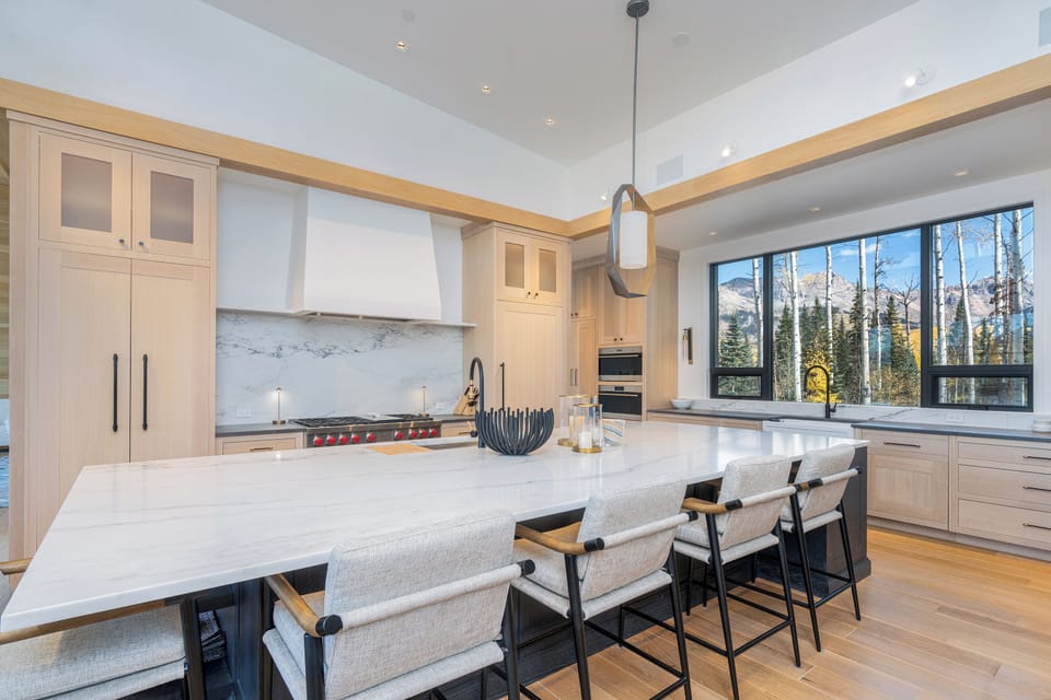 3.01-telluride-the-summit-kitchen-