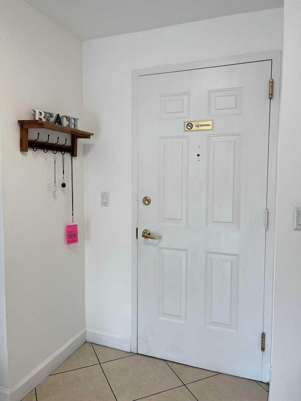 ENTRANCE TO APARTMENTT