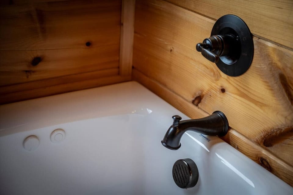 Close-up of the jetted tub controls—ready and waiting to ease sore muscles after a hike or a day of exploring. Just turn the dial and relax.