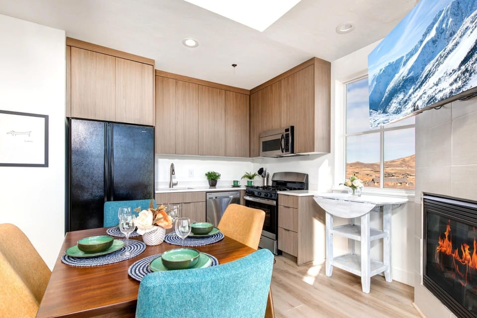 Your modern kitchen features wood cabinetry, granite counters, and a breakfast bar for casual mornings. MAS-2004
